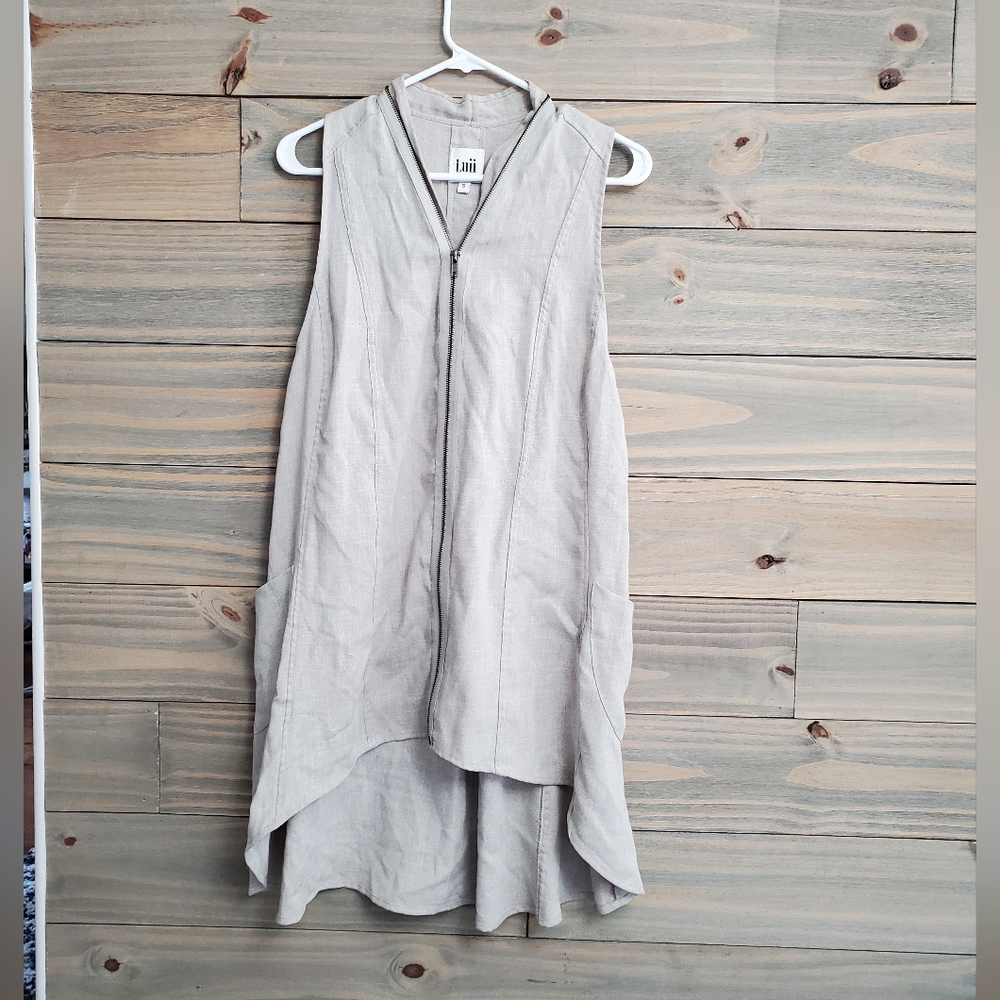 Luii Womens Tan Full zip Sleeveless top Size Small